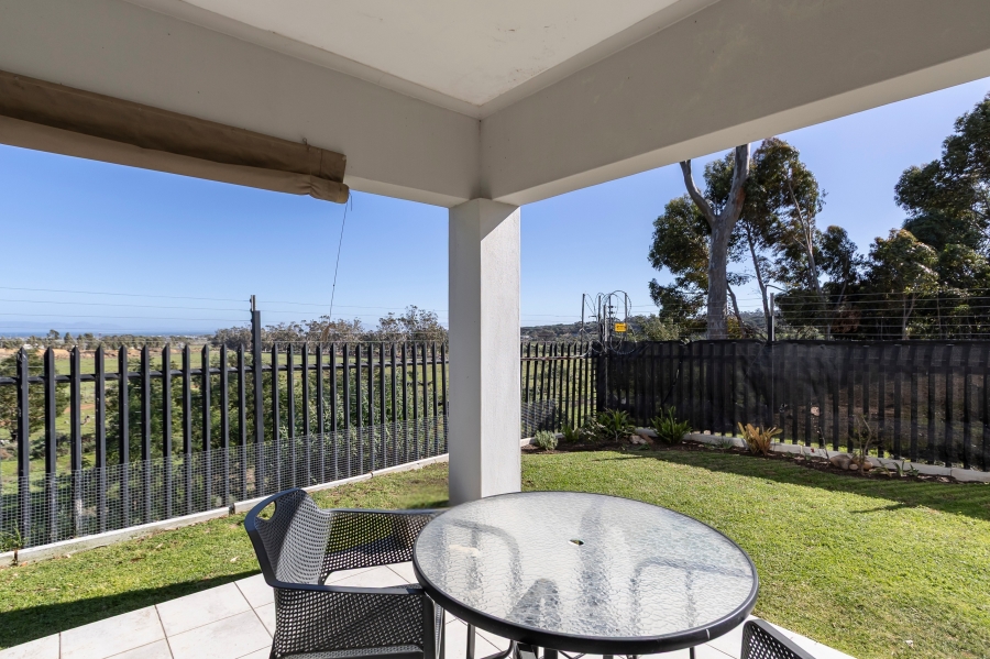 6 Bedroom Property for Sale in Sir Lowrys Pass Village Western Cape